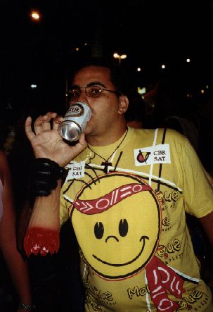 Carnaval de 2001 recebendo uma "mozinha" pra descer redondo...